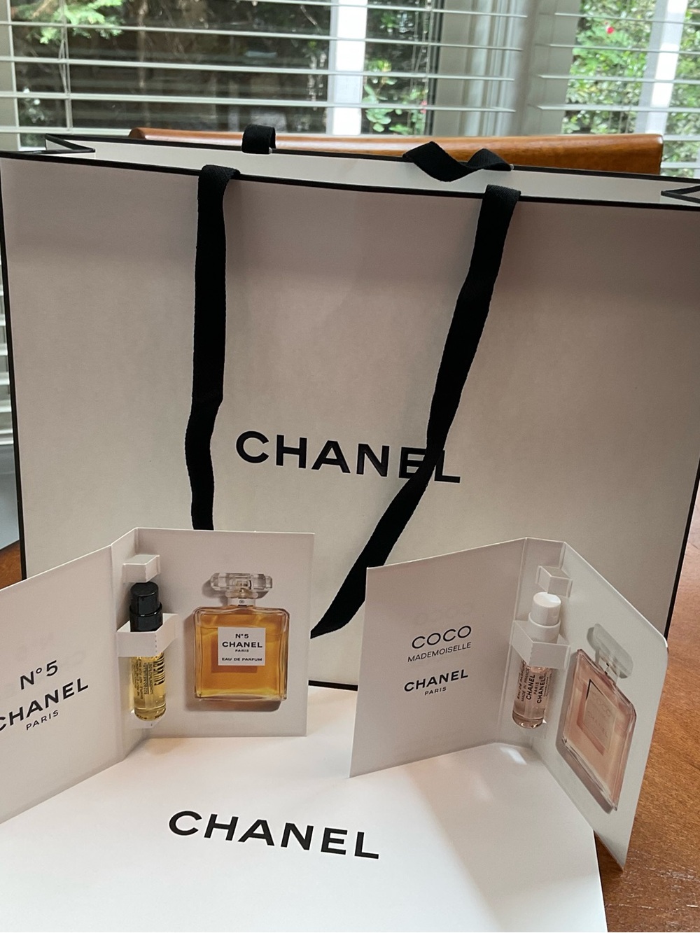 CHANEL Coco, Mademoiselle, No. 5, White gift bag NWT AUTHENTIC